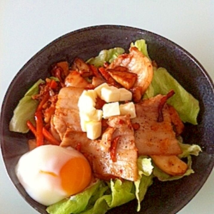 超簡単レシピ豚キムチ丼(半熟卵入り)